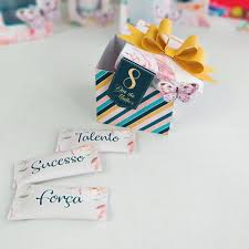 Centenas de mensagens, frases curtas e com imagens de dia da mulher toda mulher tem no seu íntimo uma magia. Caixinha Com 6 Balas Frase Dia Da Mulher No Elo7 Juliana Atelier Joaninha 11b9b48