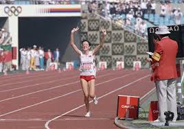 Quatro anos depois a história foi outra, com rosa mota a não dar hipóteses à concorrência, vencendo a maratona de seul, a primeira medalha de ouro olímpica para uma atleta portuguesa, um feito que fernanda ribeiro iria igualar em 1996, em los angeles, nos 10.000 metros. Rosa Mota Mais Vale Prevenir Do Que Remediar