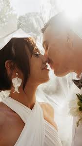 Sarah and Brad tied the knot