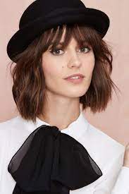 45 Fascinating Winter Hats Ideas For Women With Short Hair Addicfashion Hats For Short Hair Bowler Hat Women Outfits With Hats