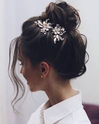The sexiest celebrity short haircut ideas, with do's this is a great short hairstyle for women with square faces because it's soft, feminine and falls just below the jawline. The Most Flattering Haircuts For Small Faces Hair Adviser