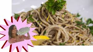 Ricetta tipica della tradiozione del sud italia, in particolare della calabria. Pasta Con Le Sarde Salate Youtube