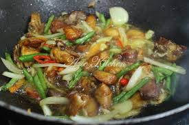 Ayam slug tuala longgar dengan kunyit dan garam. Resepi Ayam Goreng Kunyit Berkuah Nice Info E