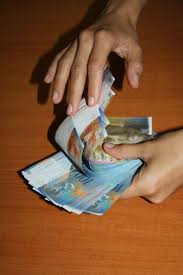 Acum este foarte simplu de spus ca ar fi trebuit interzise. Grupul ClienÅ£ilor Cu Credite In Franci ElveÅ£ieni Legea Conversiei Ar Rezolva Oarecum Problema ImprumutaÅ£ilor In Chf 26 10 2019 Bursa Ro