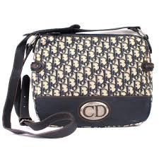 Christian Dior Handbags Handbags Cloth Navy Blue Ref 78447 Joli Closet La dernière fois l'actrice française jouait le rôle de lady dior sur une plage ensoleillée et déserte des hamptons avec bien sûr à la main son inséparable. handbags