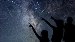 Selanjutnya, fenomena hujan meteor perseid dapat disaksikan secara online melalui siaran langsung pada situs resmi beberapa media seperti virtual telescope project, yang berbasis di dekat roma. Jangan Lewatkan Bulan Apogee Dan Puncak Hujan Meteor Perseid