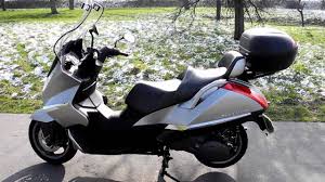 The aprilia atlantic 250 model is a scooter bike manufactured by aprilia. Aprilia Atlantic 500 Grossroller Maxiscooter Youtube