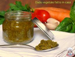 La ricetta per farlo in casa è facilissima e permette di riciclare gli avanzi senza sprechi e senza spendere soldi in più. Dado Vegetale Fatto In Casa Carmencita