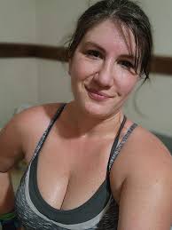 Sweaty Betty here. A.K.A puddles. Whew! 💦 Week 6 day 5 of #10rounds done!  Such a good workout! Gonna get a quick run in here shortly. Have a kick ass  day everyone!