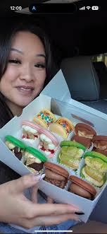 Macarons: the perfect little treat🫶🏼 Made from scratch & flavors rotate  weekly. Have you tried this week's flavors yet? 🤩