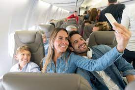 Kinder im alter zwischen 5 und 11 jahren dürfen nur alleine fliegen, wenn sie unseren betreuungsdienst in anspruch nehmen oder zusammen mit einer person reisen, die mindestens 12 jahre alt ist. Das Erste Mal Fliegen Was Muss Man Beachten Idealo Flug