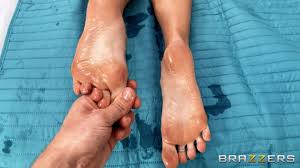 Oiled up bitch Azul Hermosa takes deep pounding - Pichunter