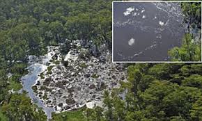 enormous 400ft deep hole swallows 100ft