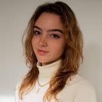 Isabelle Walker's Instagram, Twitter & Facebook