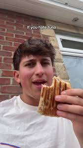 University Sibling Friendship Dynamics