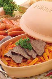 Einfach mit butterflocken belegt und ein paar rosmarin nadeln bestreut? Rinderbraten Auf Karotten Romertopf Rezeptwelt