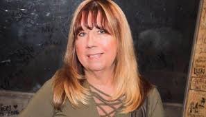 Donna Slater's Instagram, Twitter & Facebook