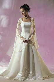 Pin By Jennifer Brown On Wedding Dreams Celtic Wedding Dress Bridal Dresses Medieval Wedding Dress