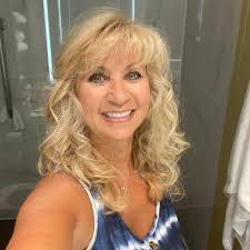 This is the person I have the most absolute respect for and feel honoured  to call friend. Dr Hanna Booth started Toronto Street Cats 15 years ago.  She has tirelessly advocated for