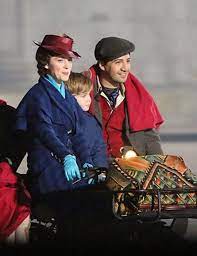 Lin Manuel Miranda Jack The Lamplighter Mary Poppins Returns Emily Blunt Mary Poppins Mary Poppins Movie Mary Poppins Emily Blunt Mary Poppins