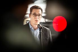 Nem is azzal támadják, hogy ön hozta volna a döntést. Nyomozast Inditott A Rendorseg A Budapesti Varosvezetes Bkv Botranya Ugyeben