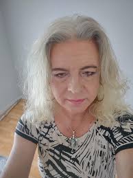 Dying your hair... thinking of going lavender 🪻 or pink. What brands do  you like. : r/TransLater