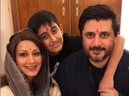 Indian film superstar sonali bendre smiles during a presentation in this file photo in new delhi on march 4, 2001. Sonali Bendre Calls Husband Goldie Behl Her Pillar Of Strength In Fight Against Cancer