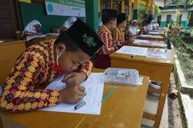 Gambar mewarnai gotong royong di sekolah › gambar mewarnai tema gotong royong › gambar untuk mewarnai tema gotong royong. Peringati Hari Bumi Rapp Apr Dukung Edukasi Dini Anak Lewat Lomba Menggambar Dan Mewarnai Cakaplah Berpikir Berbuat Bercakap