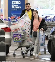 The beautiful wife of bruno fernandes is just 26 years old. Bruno Fernandes Und Seine Frau Stock Als Man United S 68m Unterzeichnung Geht Auf Einkaufstour Aktuelle Boulevard Nachrichten Und Fotogalerien Zu Stars Sternchen