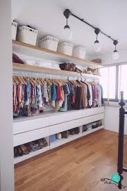 1001 Ideen Fur Offener Kleiderschrank Tolle Wohnideen Amenagementmaisonchambre Begehb In 2020 Small Bedroom Ideas For Couples Closet Layout Bedroom Closet Design