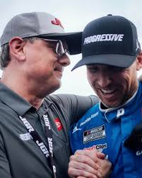Denny Hamlin and the No. 11 FedEx Freight team during NASCAR Sprint Cup  Series action at Kansas Speedway