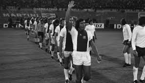 45 (24,2%) duels eindigden in een gelijk spel. De Klassieker The Ajax Feyenoord Rivalry