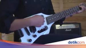 Check spelling or type a new query. Chord Gitar Lagu Gerimis Mengundang Oleh Slam