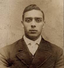 Eliza Henderson's Instagram, Twitter & Facebook