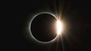 Gerhana matahari cincin adalah gerhana matahari yang saat sempurna sinar matahari terlihat seperti cincin. Gerhana Matahari Cincin Lintasi Indonesia 26 Desember 2019