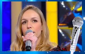 It broadcasts on the television station france 2 as of 15 december 2007 and is produced by air productions. N Oubliez Pas Les Paroles Du 18 Janvier Margaux Se Rapproche D Herve Et Fait Un Don A La Spa Stars Actu