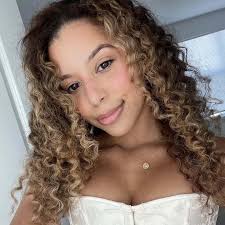 🗣 Mulher de 40 Já tá Velha Eu sendo velha aos 40 rsrsrs