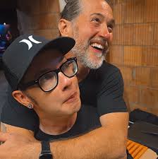 Solo acoustic entertainer seeking gigs in Iowa