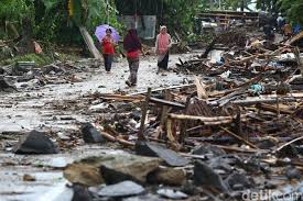 Merenggut nyawa lebih dari 430 orang dan menimbulkan kerusakan infrastruktur di wilayah pesisir. Sejak Tahun 416 Tsunami Di Selat Sunda Terjadi 12 Kali Ini Daftarnya