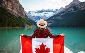 Foto acerca paisaje escénico de la naturaleza con rocky mountains y el glaciar de athabasca, columbia icefield jasper national park canadá. Canada Un Pais Seguro Alegre Y Con Hermosos Paisajes Para Viajar