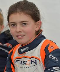 Cô bé người Anh mơ trở thành tay đua F1