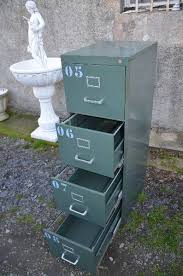 Meuble pyramide à tiroirs entièrement refait à la main ponçer ,collage ,vernis ,nouvelle poignées. Meuble Strafor 4 Tiroirs Mobilier Industriel Mobilier Puces Privees