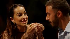 Ana avergonzada de las imágenes de Borja en la hoguera final