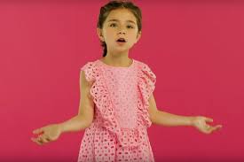 Laura, 24 ans, fait, quant à elle, une transition de garçon à fille et décrit son parcours sur youtube. Diaporama Kids United Nouvelle Generation Qui Sont Les Nouveaux Membres