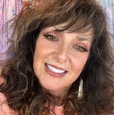 Tara Dunbar's Instagram, Twitter & Facebook