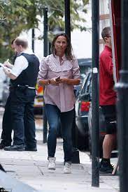 Following the exciting reports that pippa middleton gave birth﻿ to a baby boy, kate's sister has been seen out and about with a pram for the first time. Pippa Middleton And James Matthews Supervise Furniture Delivery Daily Mail Online