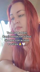 Con Toda La Actitud De La Mano De Dios