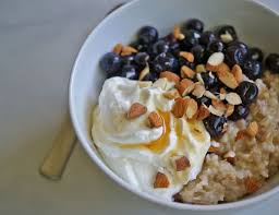 This recipe only takes 6 ingredients and 5 minutes to prepare! How To Make The Healthiest Bowl Of Oatmeal A Nutritionist Eats Healthy Greek Yogurt Yogurt Breakfast Food