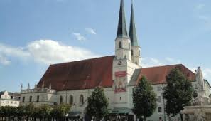 Hoser was trained as a physician before joining the pallottines in 1969. Medjugorje Beauftragter Erzbischof Hoser An Covid Gestorben Neues Ruhr Wort