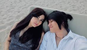 Terlahir dari pasangan musisi addie ms dan memes membuat seorang kevin aprilio menjadi terbiasa dengan atmosfer musik sedari kecil. Jadi Istri Kevin Aprilio Vicy Melanie Tak Kuasa Menahan Tangis Okezone Celebrity